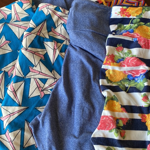 4 Pair of LuLaRoe One Size Leggings - Picture 4 of 5